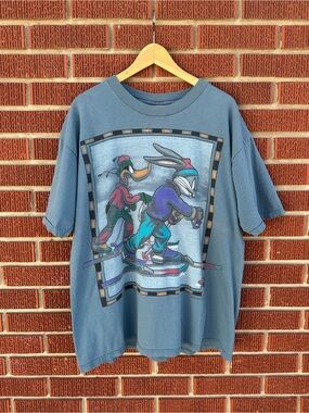 Vintage 1994 Looney Tunes Skiing Tee
